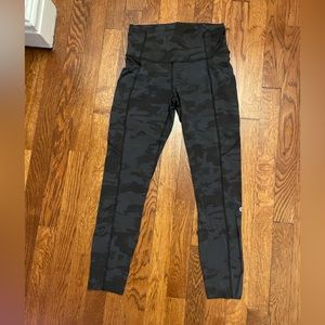 Lululemon Fast and Free 25 inch Leggings, Camo, Size 6